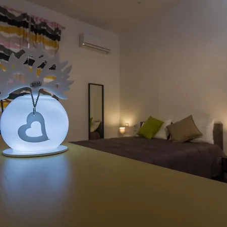 Giu Al Centro B&B 나폴리