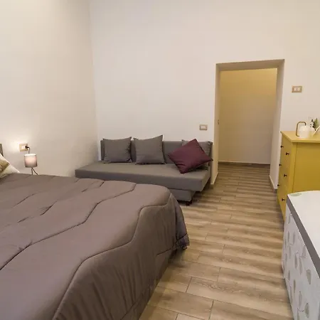 Giu Al Centro Napoli