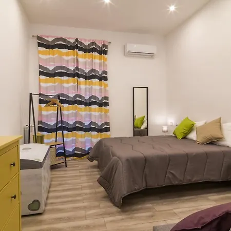 Giu Al Centro Oda ve Kahvaltı 3*