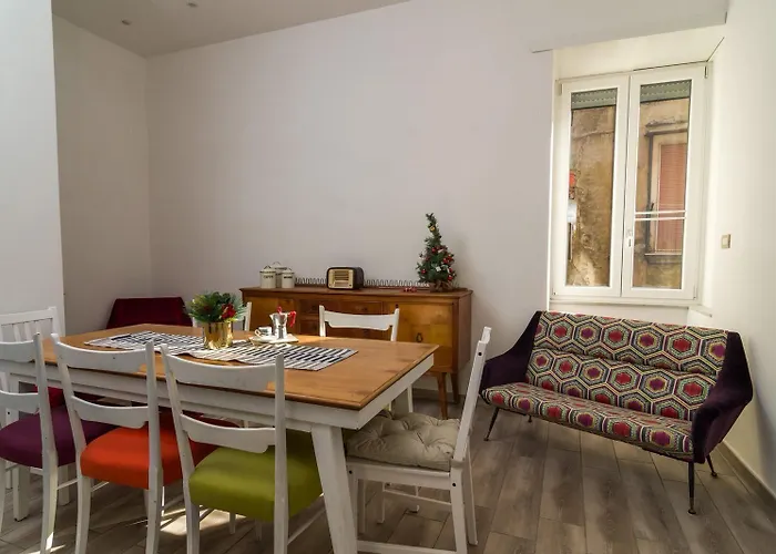 Giu Al Centro Bed and Breakfast Νάπολη